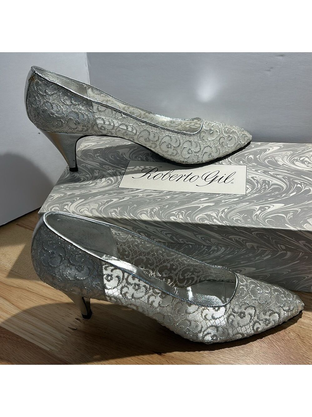 Roberto Gil vintage silver lace pumps. Size 9 1/2 N. Vintage. Good condition.